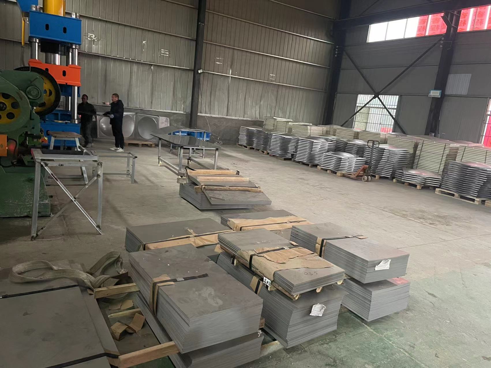 湖南睿程金屬制品有限公司,不銹鋼水箱,不銹鋼煙囪,不銹鋼非標產(chǎn)品,環(huán)保設備