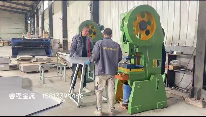 湖南睿程金屬制品有限公司,不銹鋼水箱,不銹鋼煙囪,不銹鋼非標產(chǎn)品,環(huán)保設備